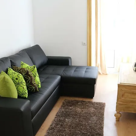 Housegugu Lisbon
