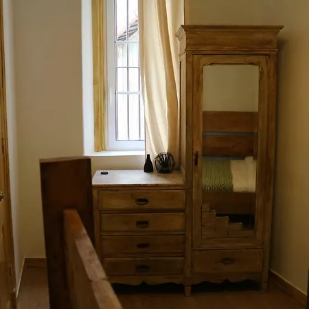 Housegugu * Lisbon