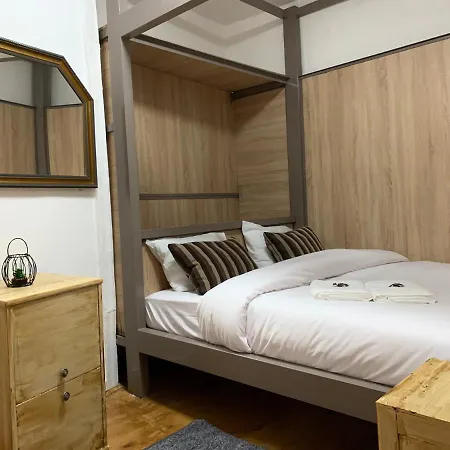Housegugu Lisbon
